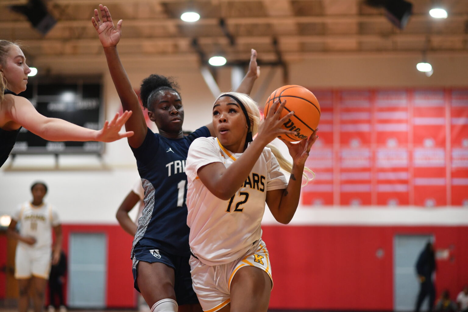 girls basketball image